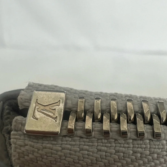 Louis Vuitton White Monogram Antarctica Zip Pouch O-Case Clutch - Picture 9 of 9